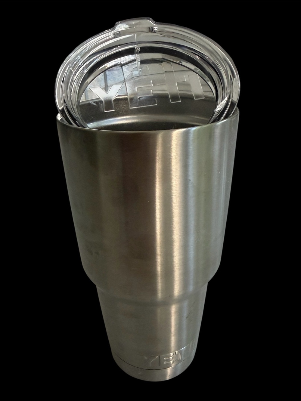 YETI Tumbler 30 oz Stainless Steel Travel Mug with lid